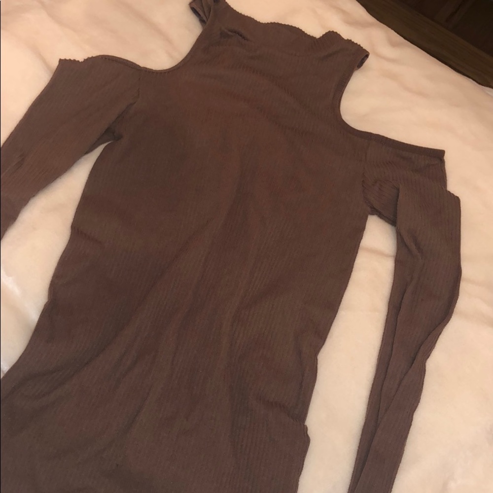 Open shoulder long sleeve